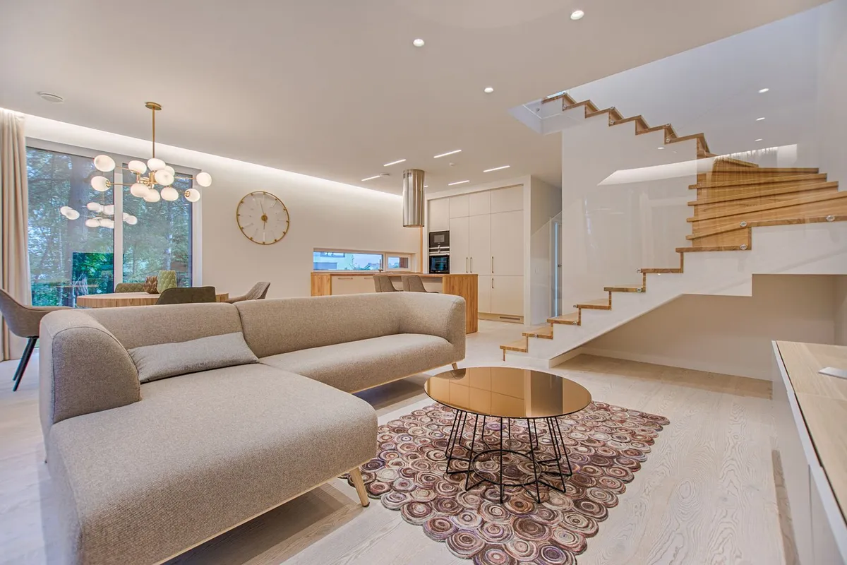 Intérieur lumineux d’un logement, photographie d’illustration